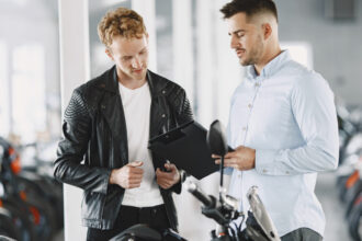Pourquoi choisir une moto neuve plutôt que d'occasion ?
